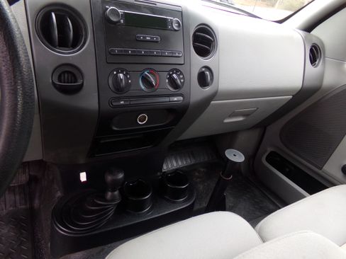 Used 2005 Ford F150 XLT AWD/4WD image 11