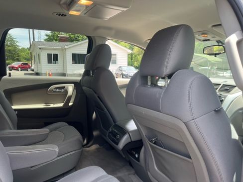 Used 2011 Chevrolet Traverse LT image 19