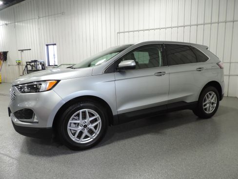 Used 2024 Ford Edge SEL image 4