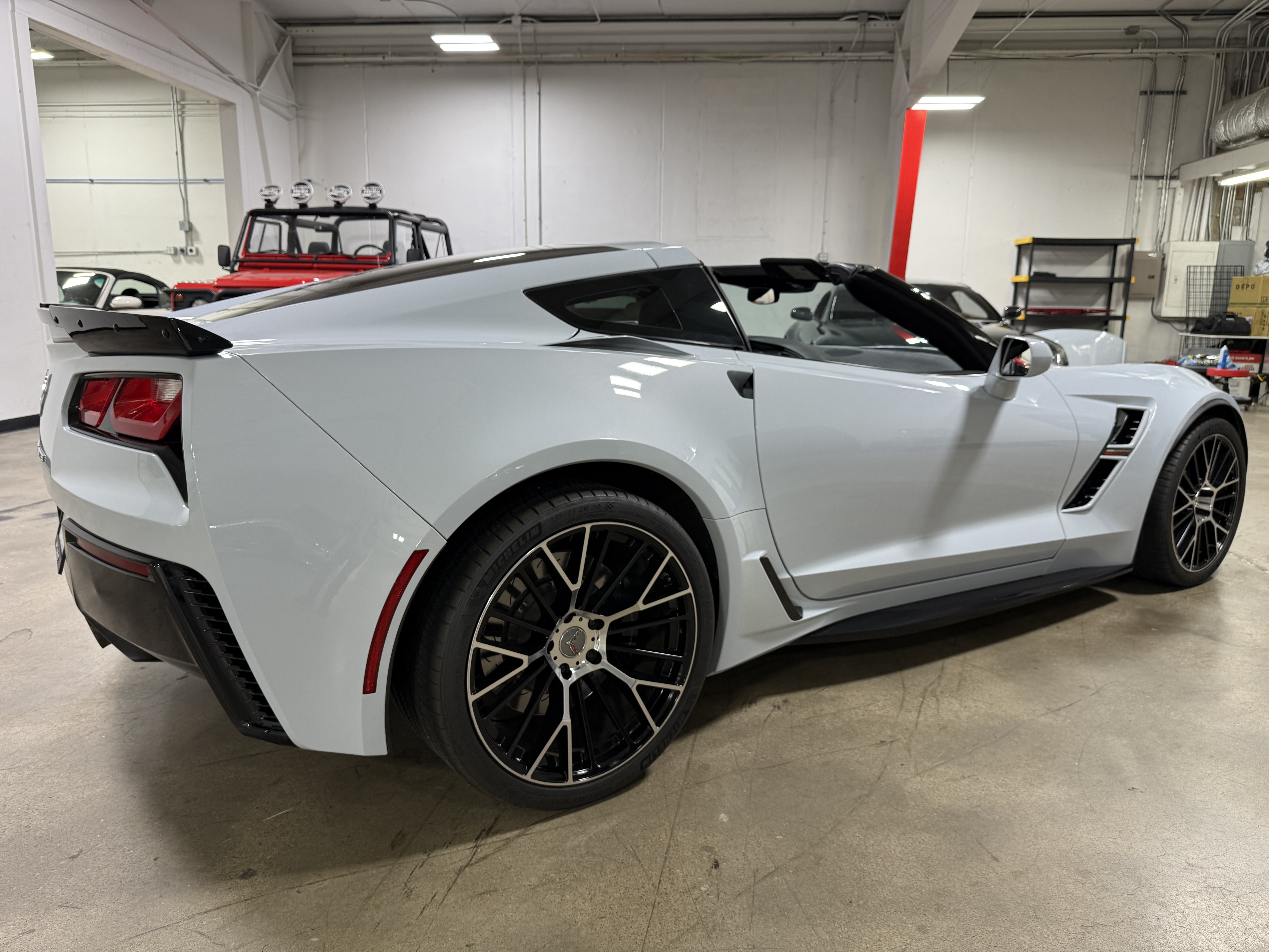 Used 2019 Chevrolet Corvette Grand Sport Coupe w/ 2LT RWD image 4