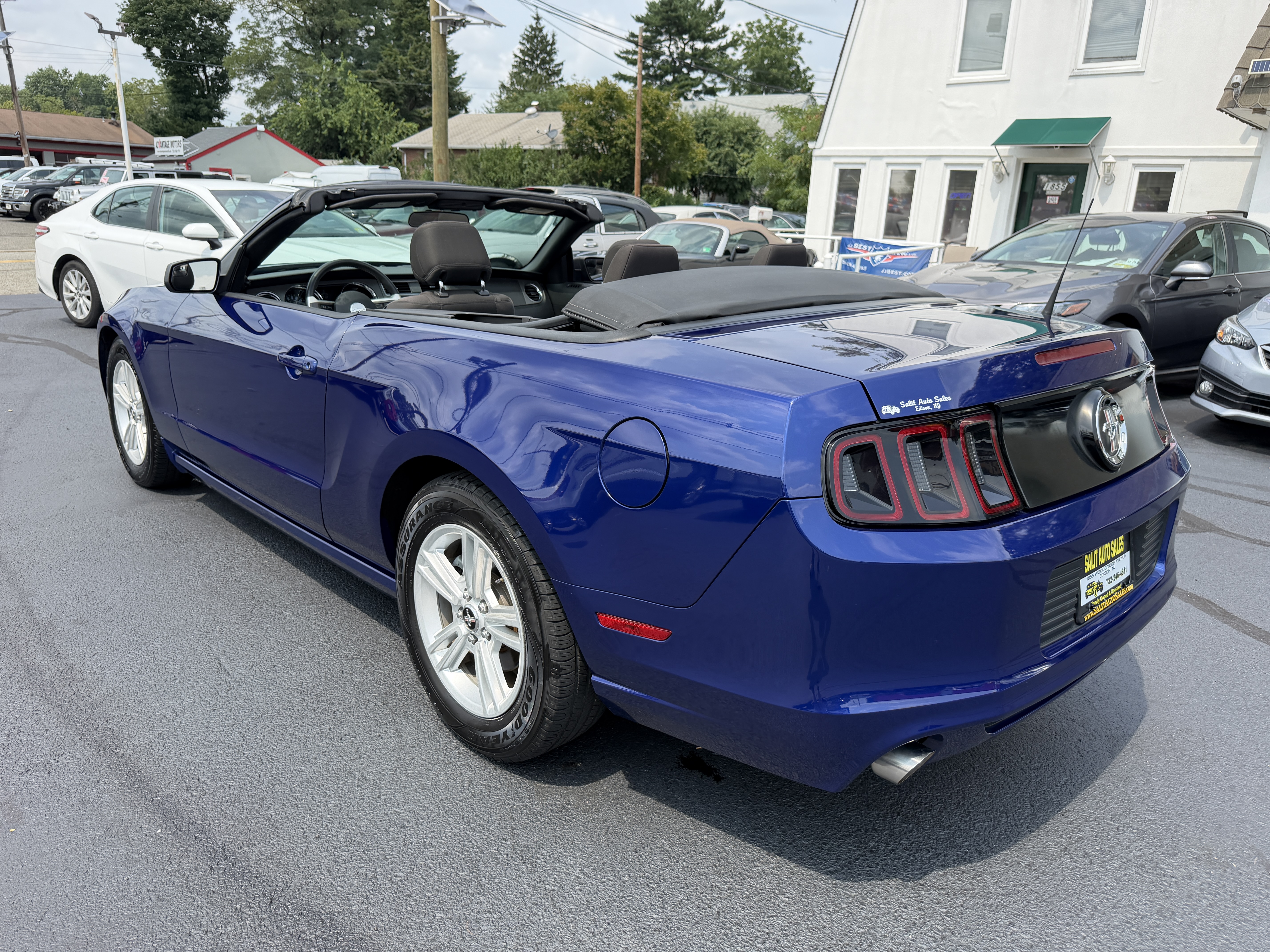 Used 2014 Ford Mustang Convertible RWD image 27