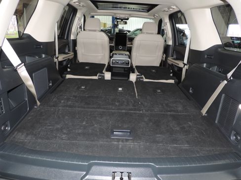 Used 2023 Ford Expedition Limited image 36