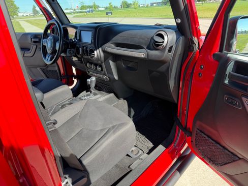Used 2017 Jeep Wrangler 4WD Unlimited Sport image 9