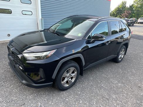 Used 2022 Toyota RAV4 AWD XLE w/ Convenience Package image 1