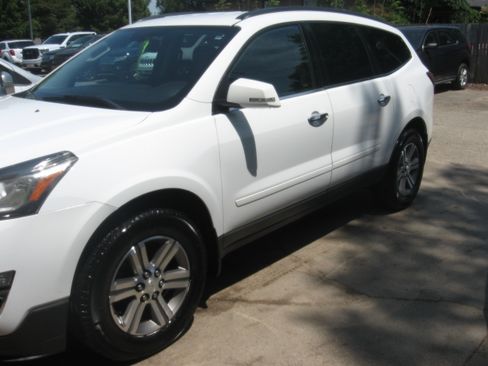Used 2016 Chevrolet Traverse FWD LT w/ 2LT image 1