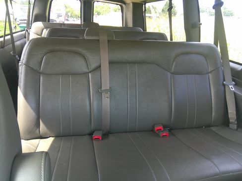 Used 2017 Chevrolet Express 3500 LS Extended Passenger RWD image 7