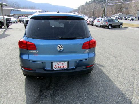 Used 2017 Volkswagen Tiguan 2.0T image 9