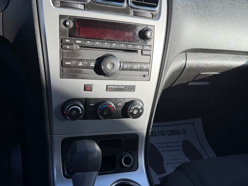 Used 2011 GMC Acadia SL image 17