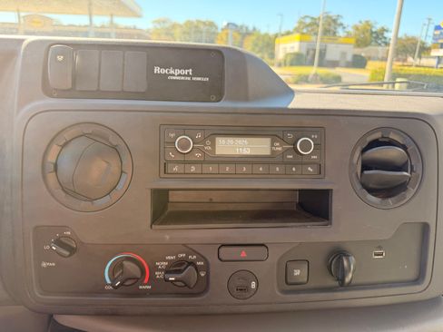 Used 2022 Ford E-350 and Econoline 350 image 12