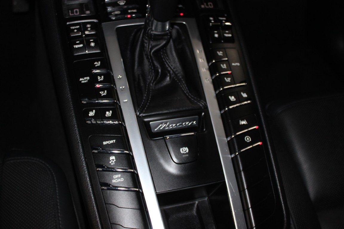 Used 2020 Porsche Macan S AWD/4WD image 16