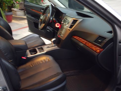 Used 2011 Subaru Outback 2.5i Limited image 19