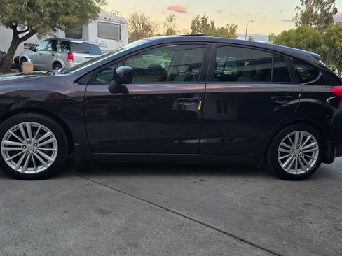 Used 2013 Subaru Impreza 2.0i Premium image 11