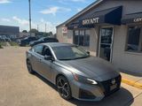 Used 2023 Nissan Altima SR image 2