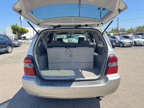 Used 2005 Toyota Highlander 2WD V6 w/ 3rd Row image 22