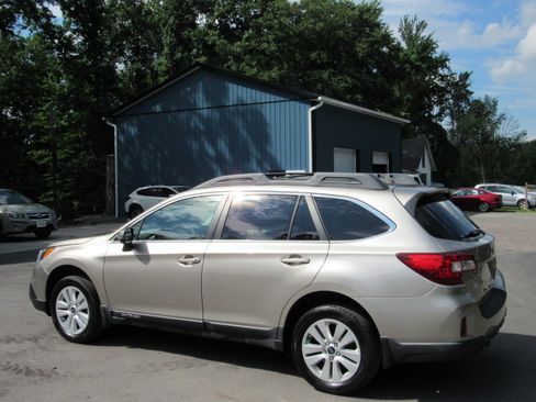 Used 2015 Subaru Outback 2.5i Premium AWD/4WD image 4