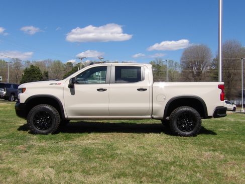 New 2026 Chevrolet Silverado 1500 ZR2 image 6