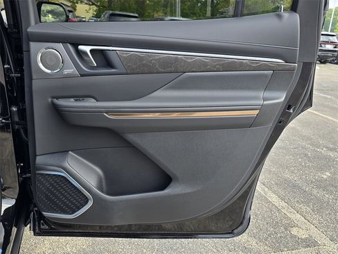 New 2026 Buick Enclave Avenir image 32