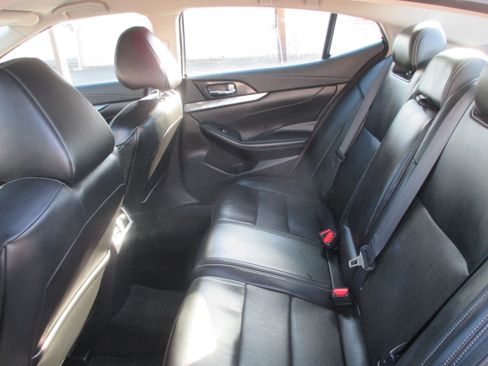 Used 2022 Nissan Maxima 3.5 SV image 6