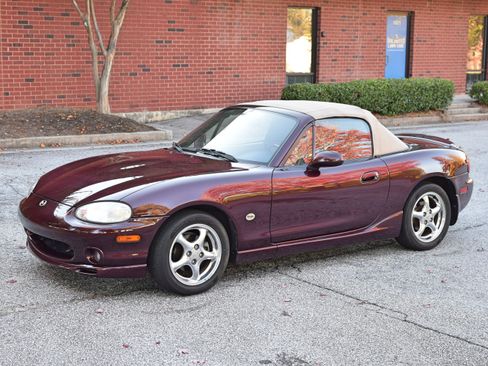 Used 2000 MAZDA MX-5 Miata Special Edition image 9