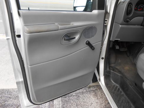 Used 2004 Ford E-150 and Econoline 150 XL image 14