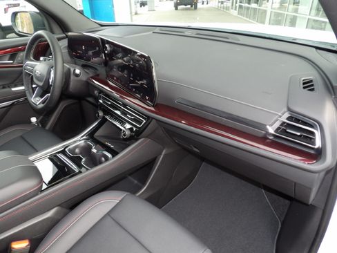 New 2026 Chevrolet Traverse Z71 image 8