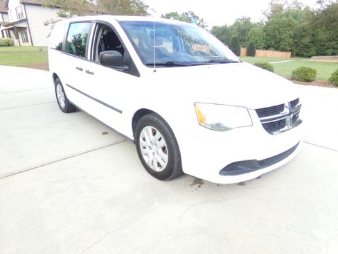 Used 2015 Dodge Grand Caravan SXT image 7
