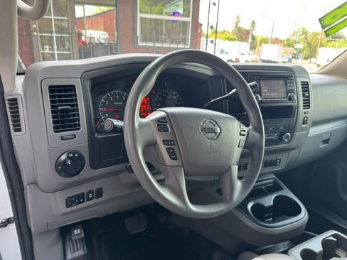 Used 2018 Nissan NV 3500 SV RWD image 9