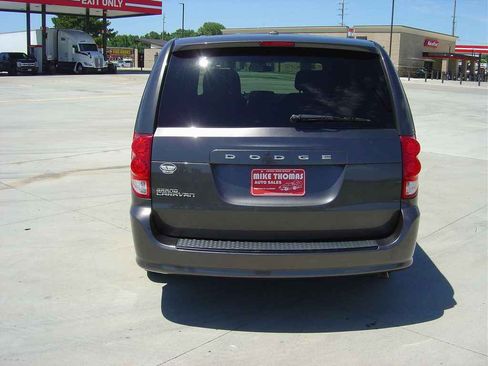 Used 2014 Dodge Grand Caravan SE image 3