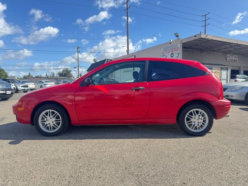 Used 2006 Ford Focus ZX3 Hatchback FWD image 4