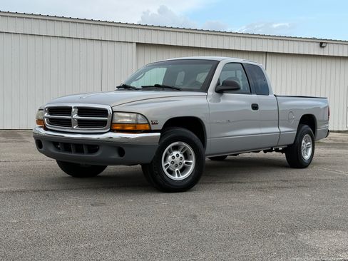 Used 2000 Dodge Dakota Sport RWD image 1