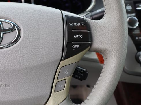 Used 2011 Toyota Avalon Limited image 20