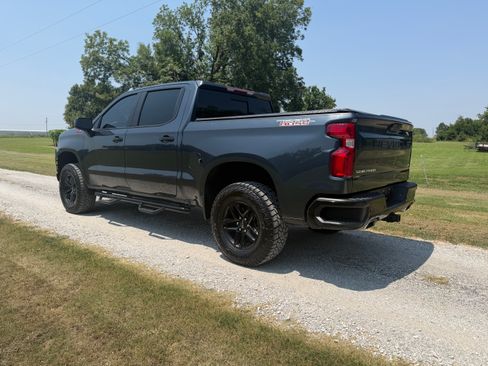 Used 2021 Chevrolet Silverado 1500 4x4 Crew Cab LT Trail Boss image 3