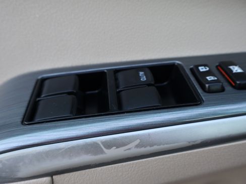 Used 2012 Toyota Camry image 28