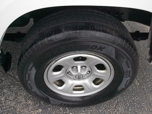 Used 2024 Nissan Frontier S RWD image 22