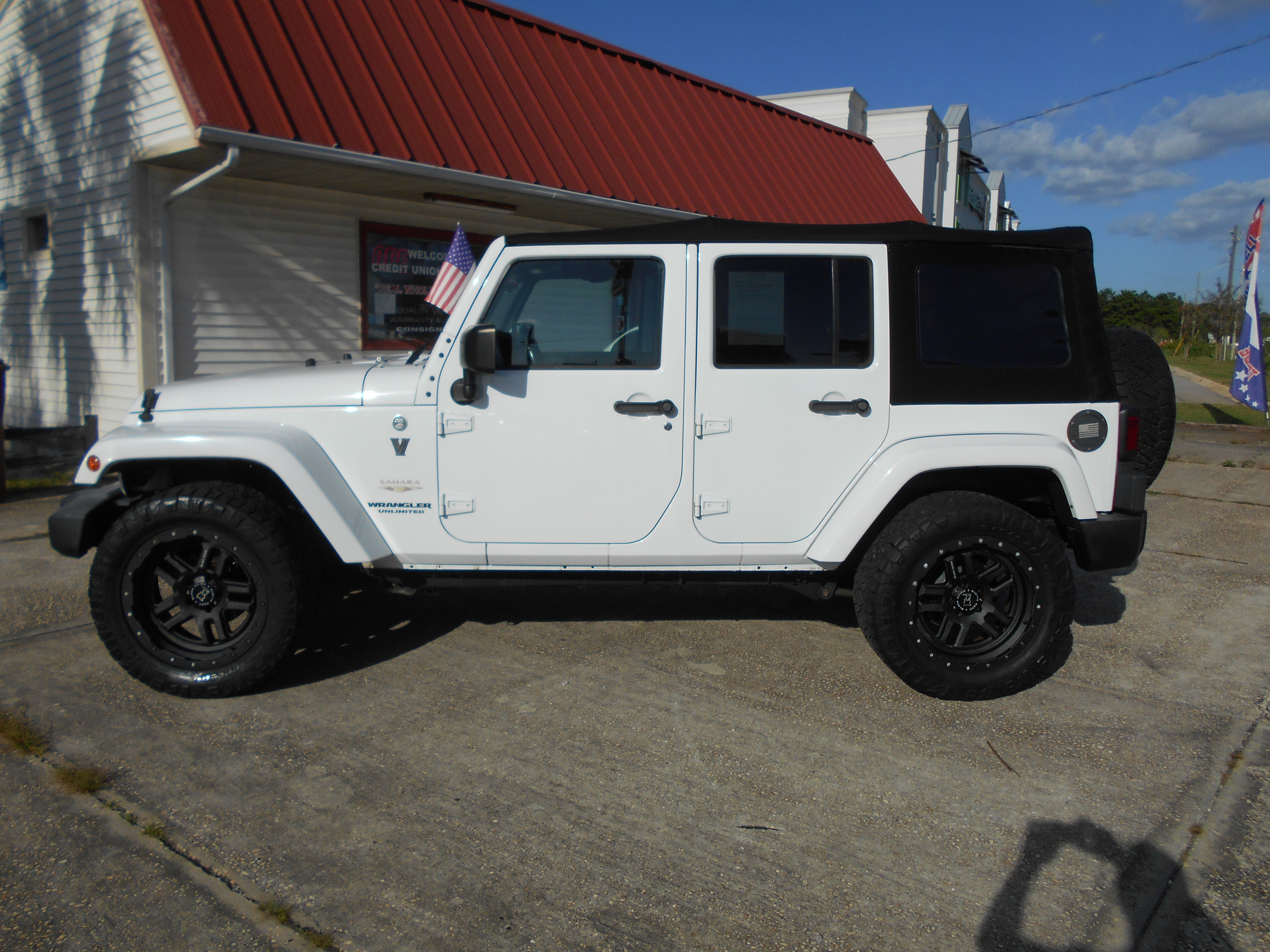 Used 2015 Jeep Wrangler 4WD Unlimited Sahara image 1