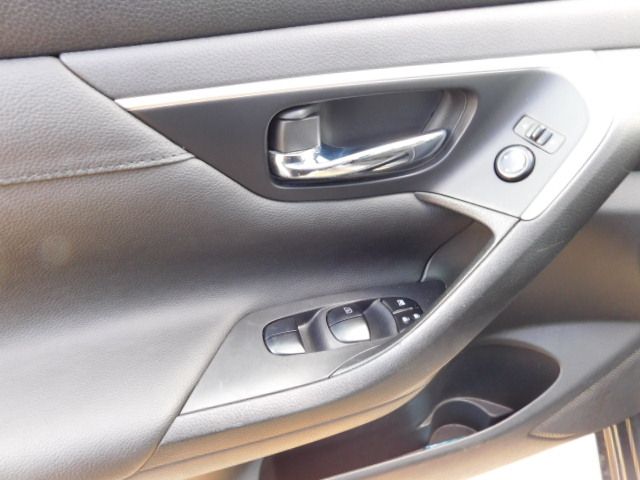 Used 2016 Nissan Altima 2.5 SR FWD image 11