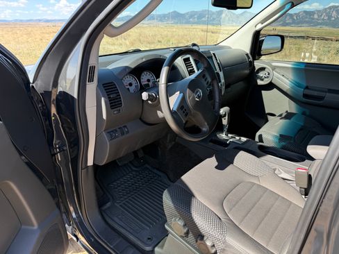 Used 2011 Nissan Xterra 4WD PRO-4X image 5
