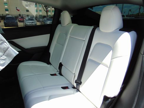 Used 2020 Tesla Model Y Long Range image 11