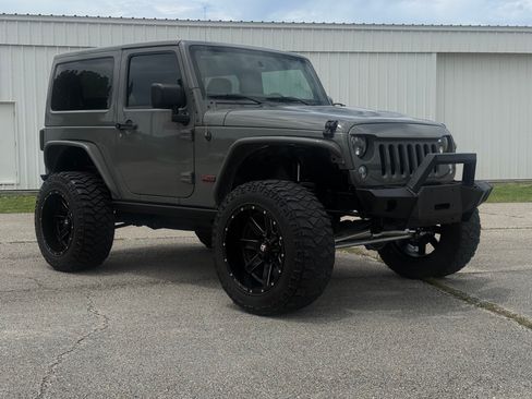 Used 2016 Jeep Wrangler 75th Anniversary AWD/4WD image 11
