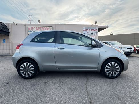 Used 2011 Toyota Yaris image 8