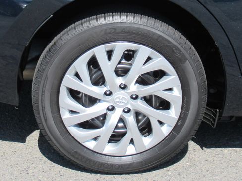 Used 2017 Toyota Corolla LE image 21
