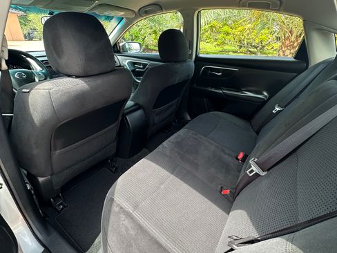 Used 2015 Nissan Altima SV FWD image 6