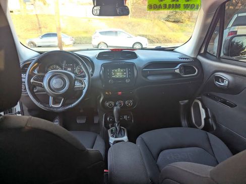 Used 2017 Jeep Renegade Latitude image 9