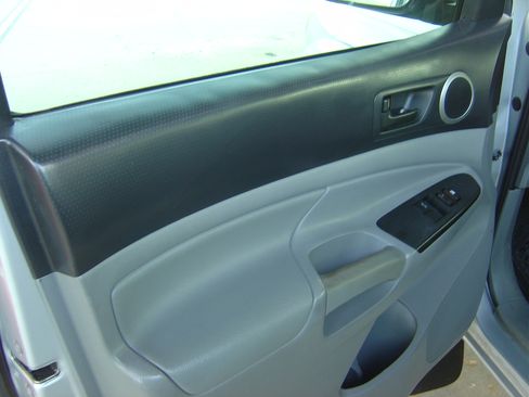 Used 2012 Toyota Tacoma PreRunner image 10