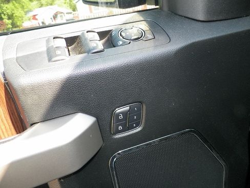 Used 2015 Ford F150 image 8