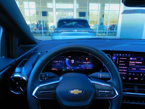 New 2026 Chevrolet Equinox EV LT image 2