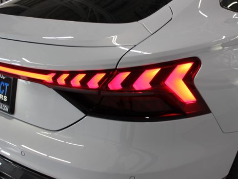 Used 2023 Audi e-tron GT Premium Plus image 9