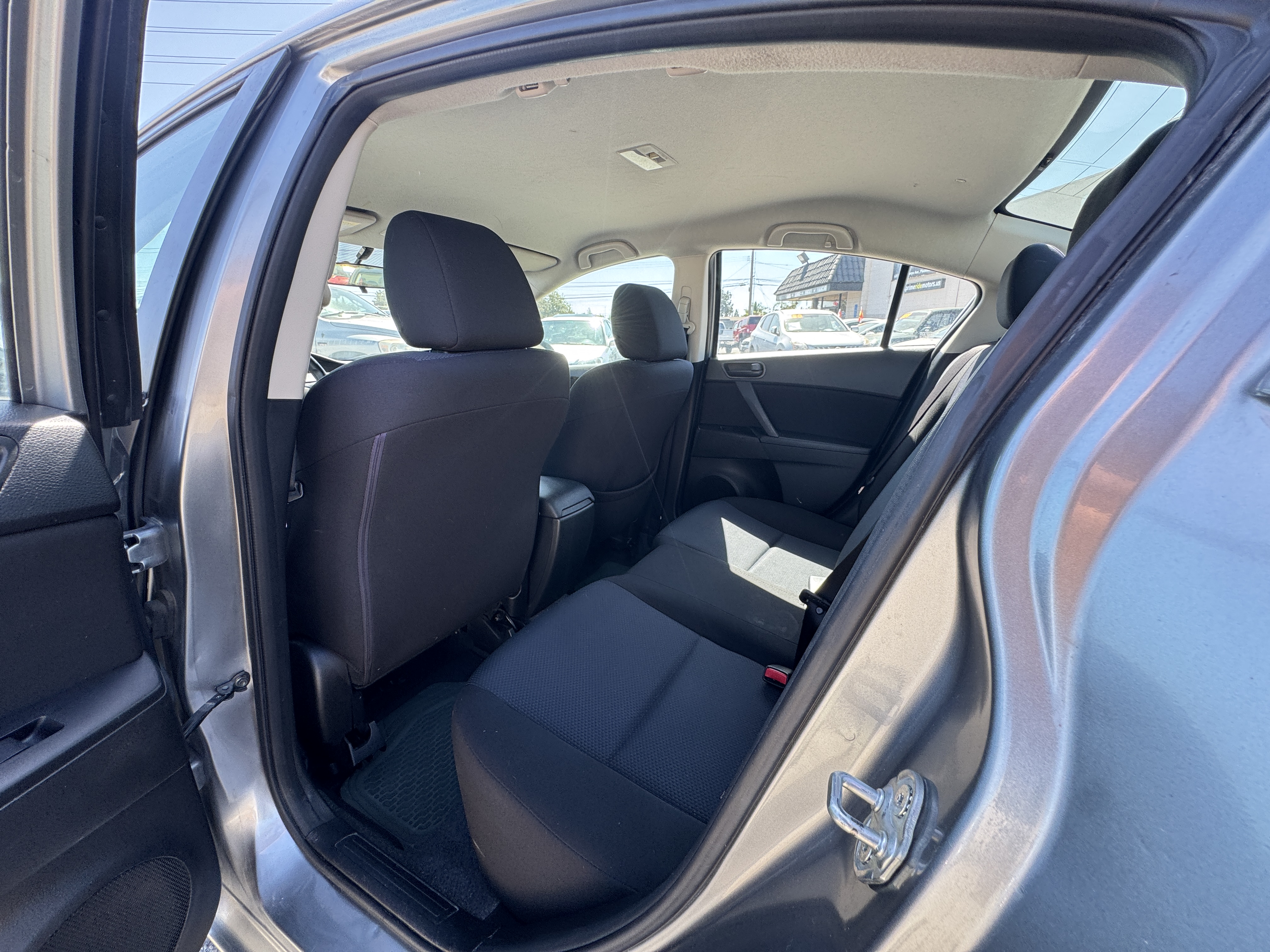 Used 2011 MAZDA MAZDA3 i Sport Sedan FWD image 19
