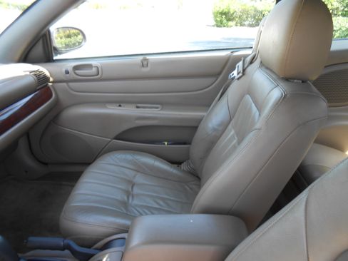 Used 2003 Chrysler Sebring LXi image 13