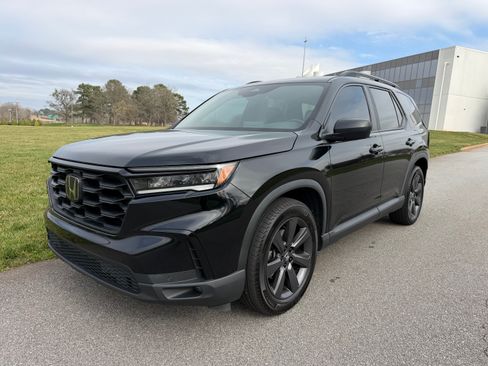 Used 2023 Honda Pilot Sport image 1